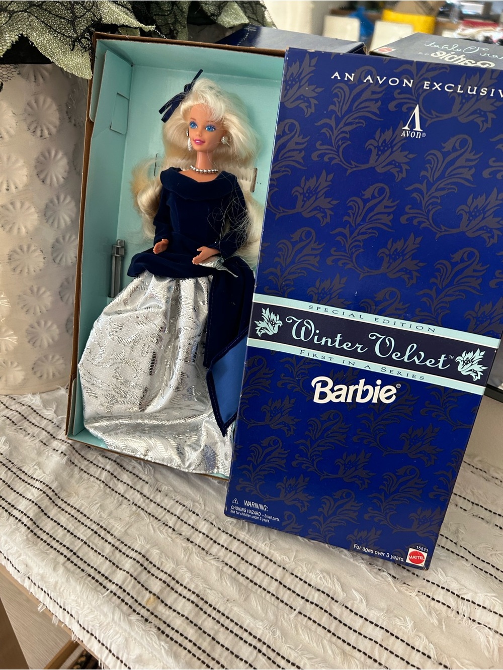 ⭐️ NEW BARBIE 1995 Avon Winter Velvet Mattel